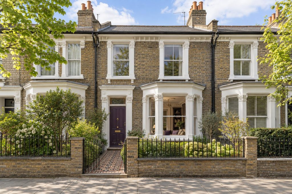 Front exterior, eye-level view of the front elevation - 3-bedroom terraced house in Southfields