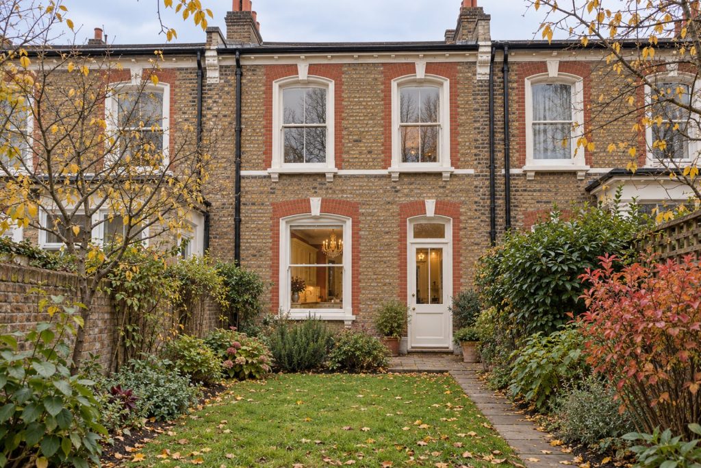 Rear garden, rear elevation seen from the garden - 2-bedroom cottage in Clapham