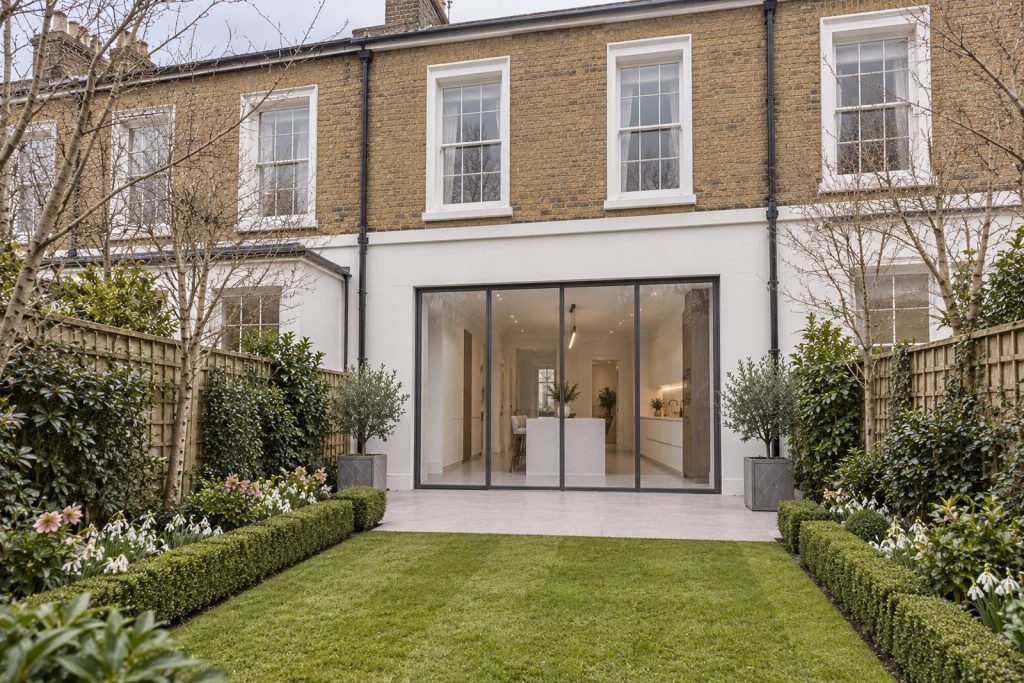 Rear garden, rear elevation seen from the garden - 2-bedroom cottage in Battersea
