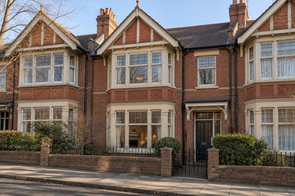 Front exterior, eye-level view of the front elevation - 3-bedroom terraced house in Southfields