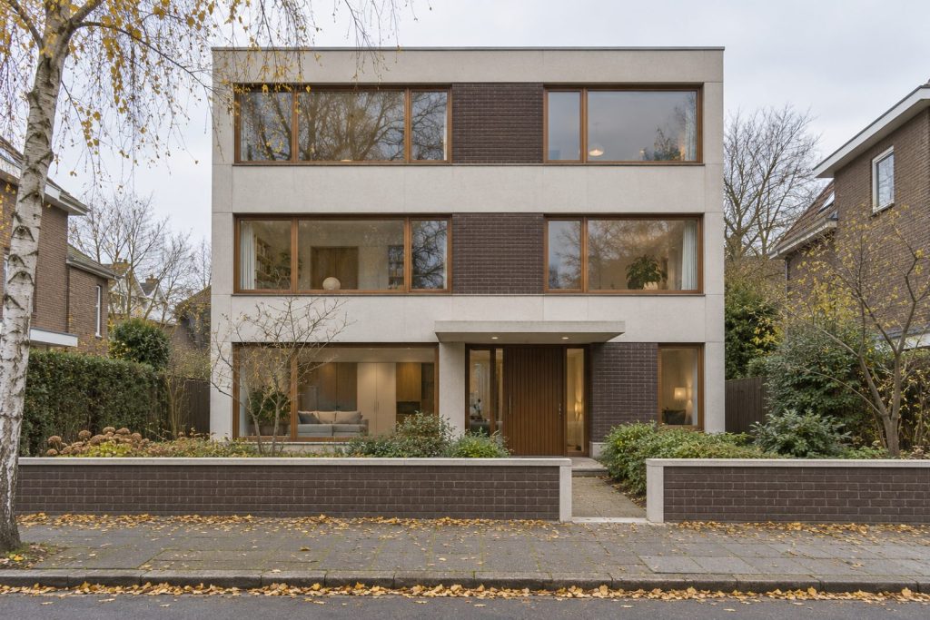 Front exterior, eye-level view of the front elevation - 6-bedroom detached house in Tooting