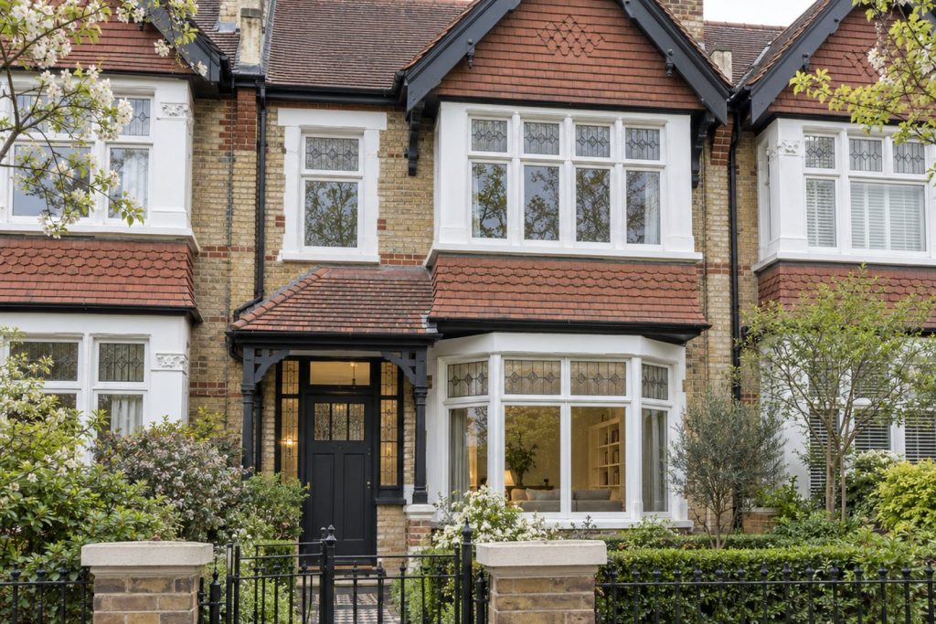 Front exterior, eye-level view of the front elevation - 5-bedroom terraced house in Southfields