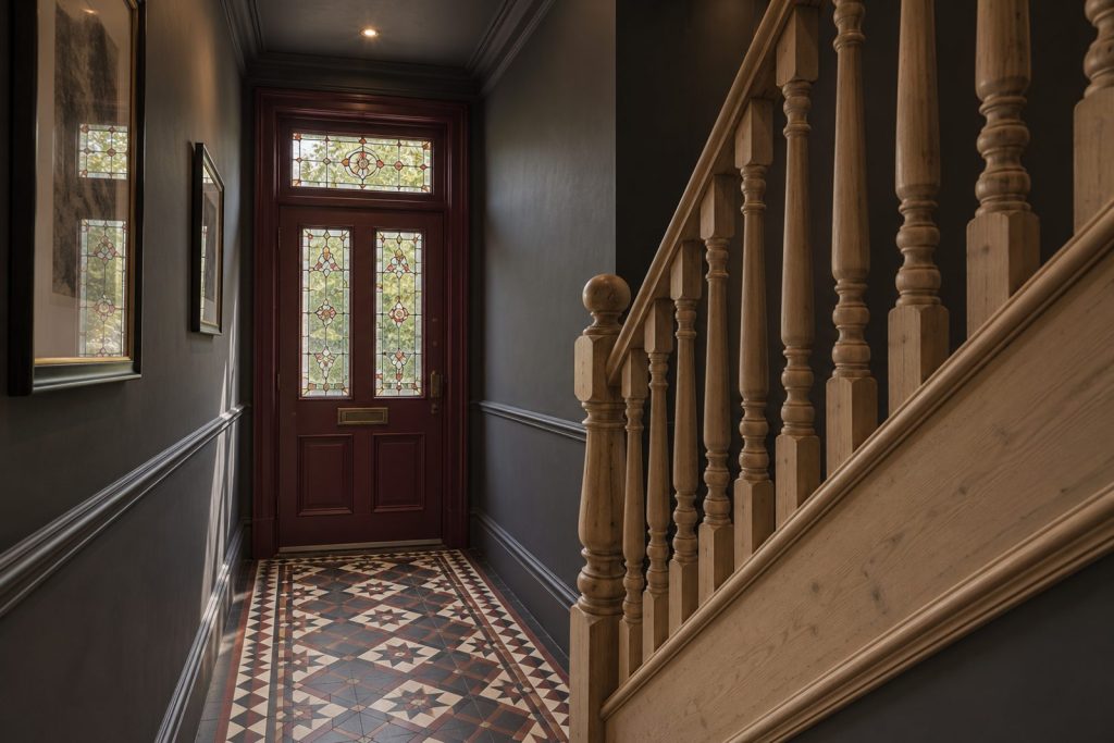 Hall, wide view from the doorway - 4-bedroom terraced house in Wimbledon