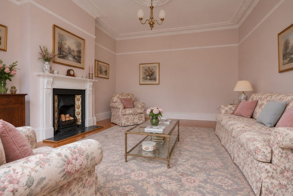 Sitting room, view toward the window - 2-bedroom maisonette in Earlsfield