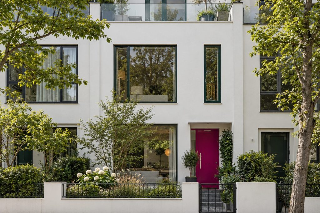 Front exterior, eye-level view of the front elevation - 4-bedroom terraced house in Fulham