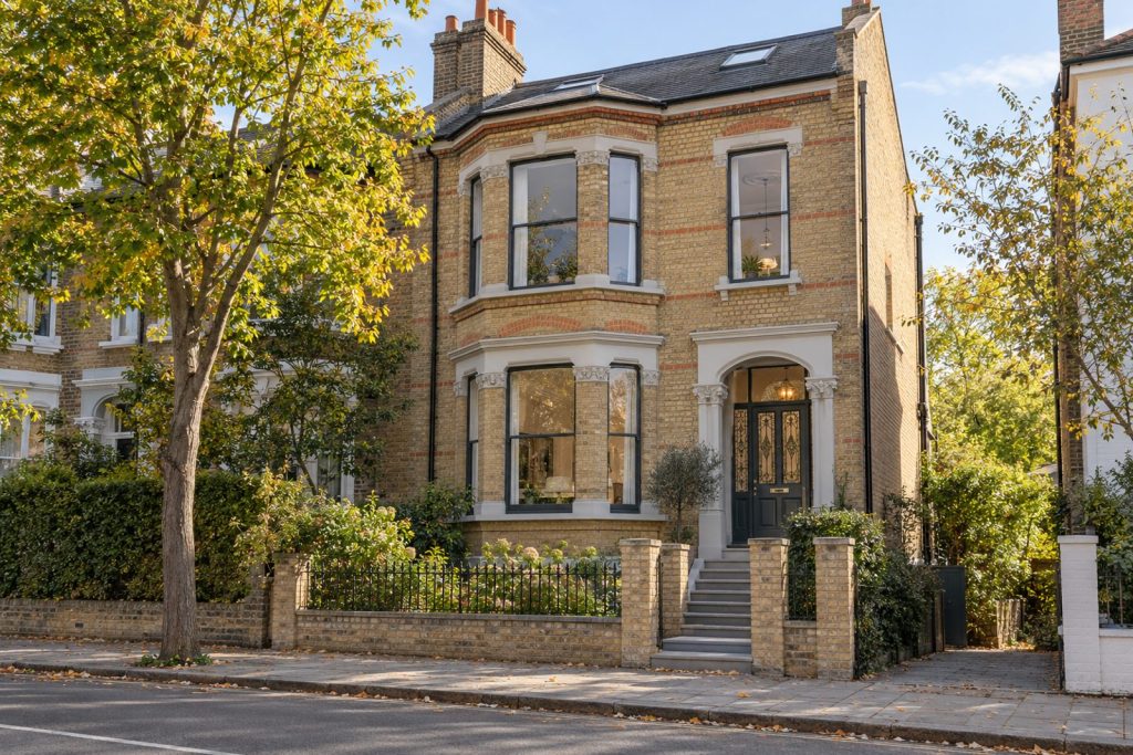 Front exterior, eye-level view of the building and its entrance - 2-bedroom flat in Wandsworth