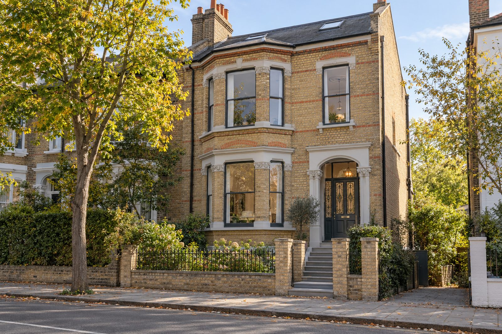 Front exterior, eye-level view of the building and its entrance - 2-bedroom flat in Wandsworth