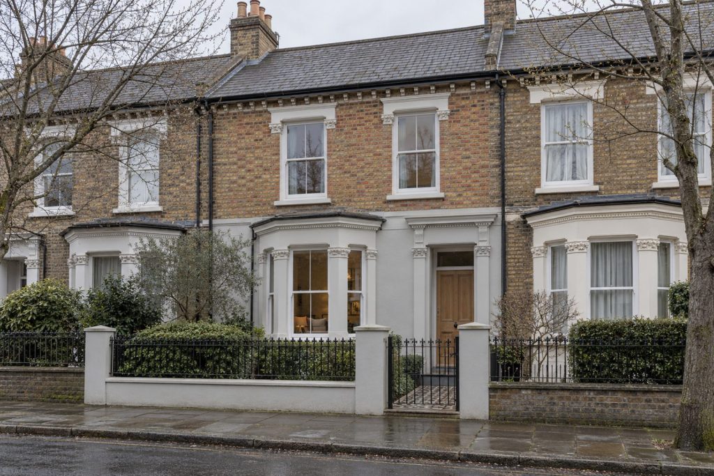 Front exterior, eye-level view of the front elevation - 5-bedroom terraced house in Tooting