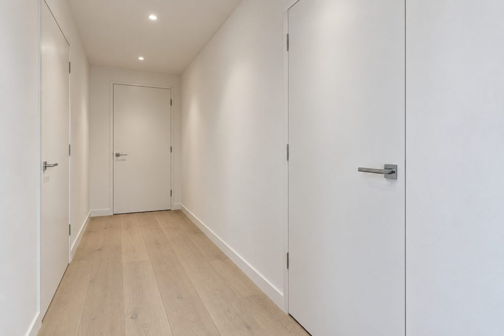 Entrance hall, wide view from the doorway - 3-bedroom flat in Tooting