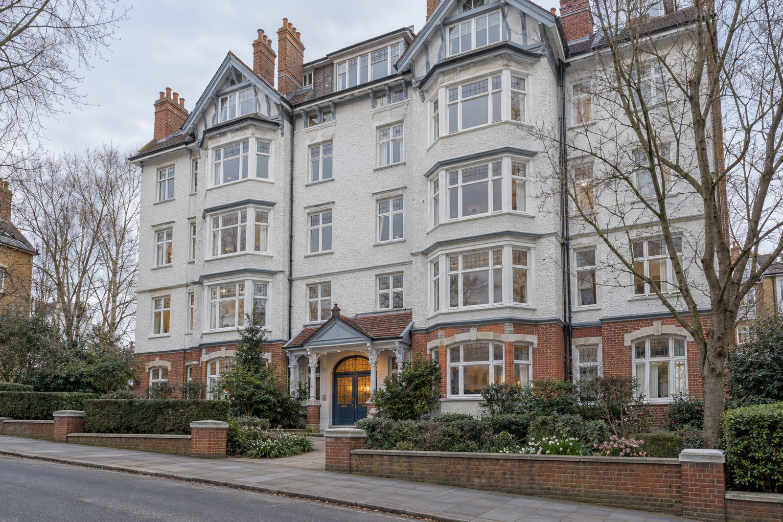 Front exterior, eye-level view of the building and its entrance - 3-bedroom flat in Balham