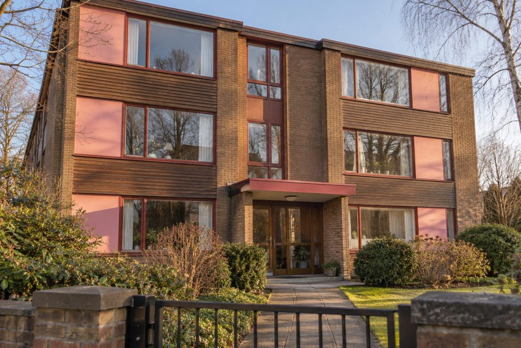 Front exterior, eye-level view of the building and its entrance - 1-bedroom flat in Putney