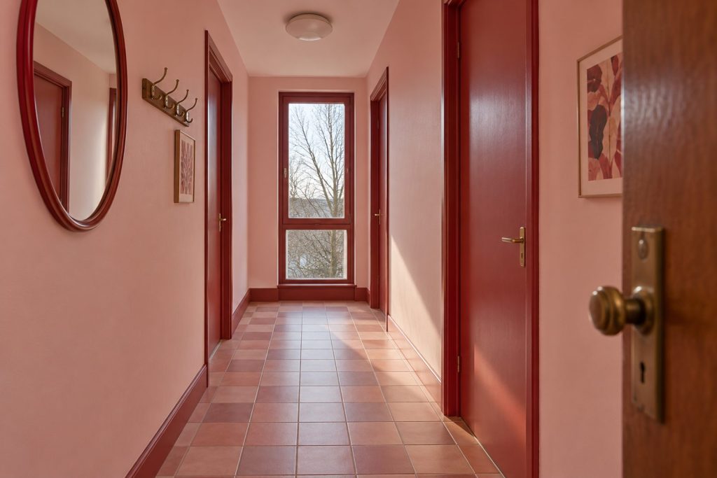 Entrance hall, wide view from the doorway - 1-bedroom flat in Putney