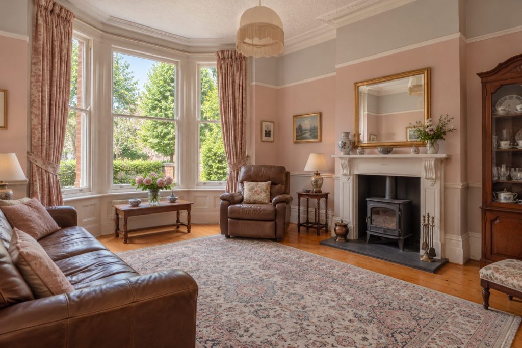 Sitting room, wide view from the doorway - 2-bedroom maisonette in Wimbledon