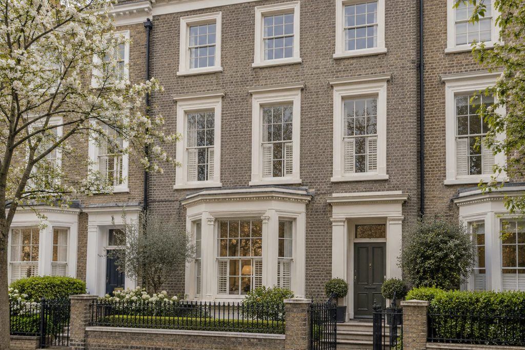 Front exterior, eye-level view of the front elevation - 4-bedroom town house in Clapham