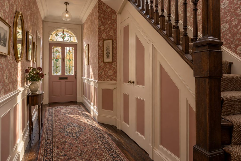 Hall, wide view from the doorway - 4-bedroom terraced house in Fulham