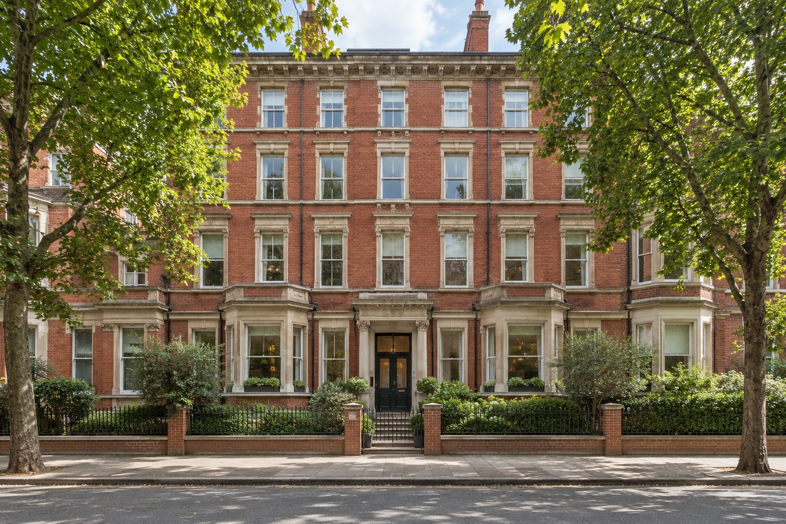 Front exterior, eye-level view of the building and its entrance - 1-bedroom flat in Wandsworth