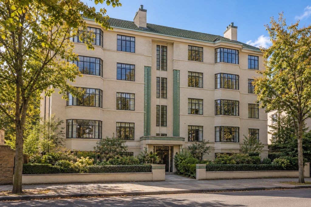 Front exterior, eye-level view of the building and its entrance - 3-bedroom flat in Brixton