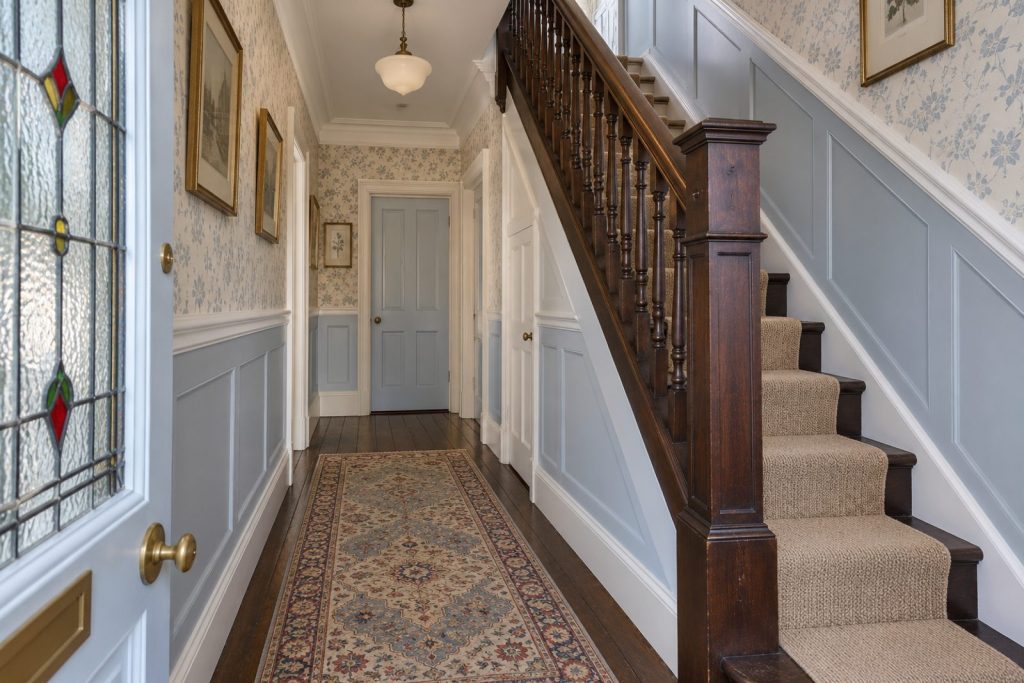 Hall, wide view from the doorway - 4-bedroom terraced house in Putney