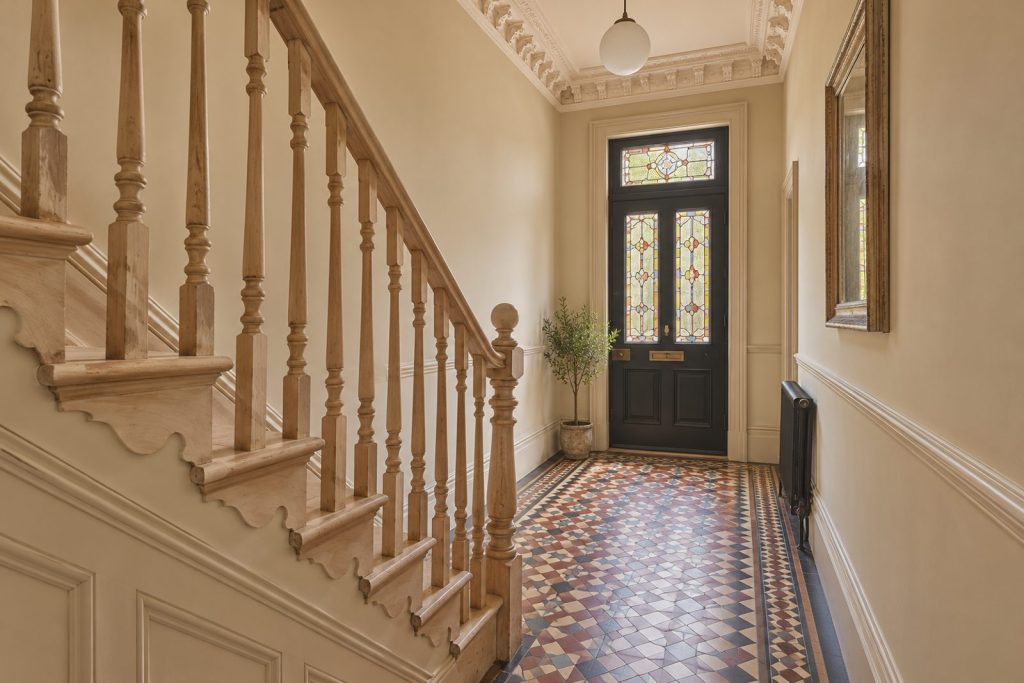 Hall, wide view from the doorway - 4-bedroom terraced house in Clapham