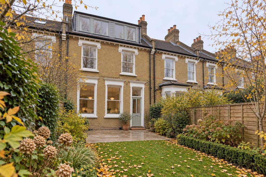Rear garden, the garden looking back toward the house - 5-bedroom terraced house in Putney