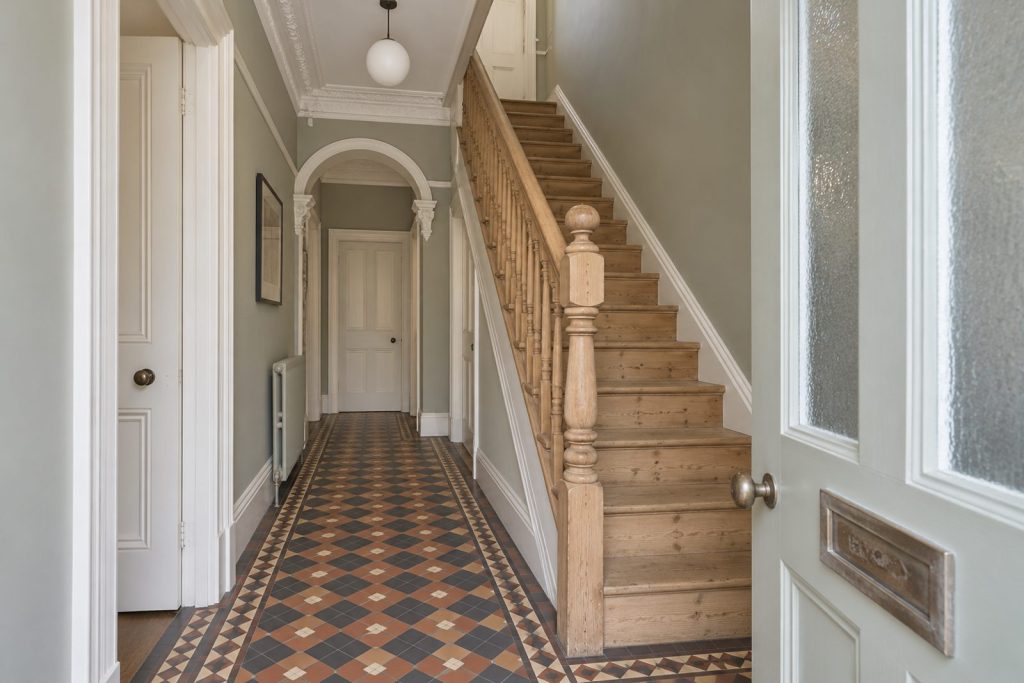 Hall, wide view from the doorway - 5-bedroom terraced house in Putney