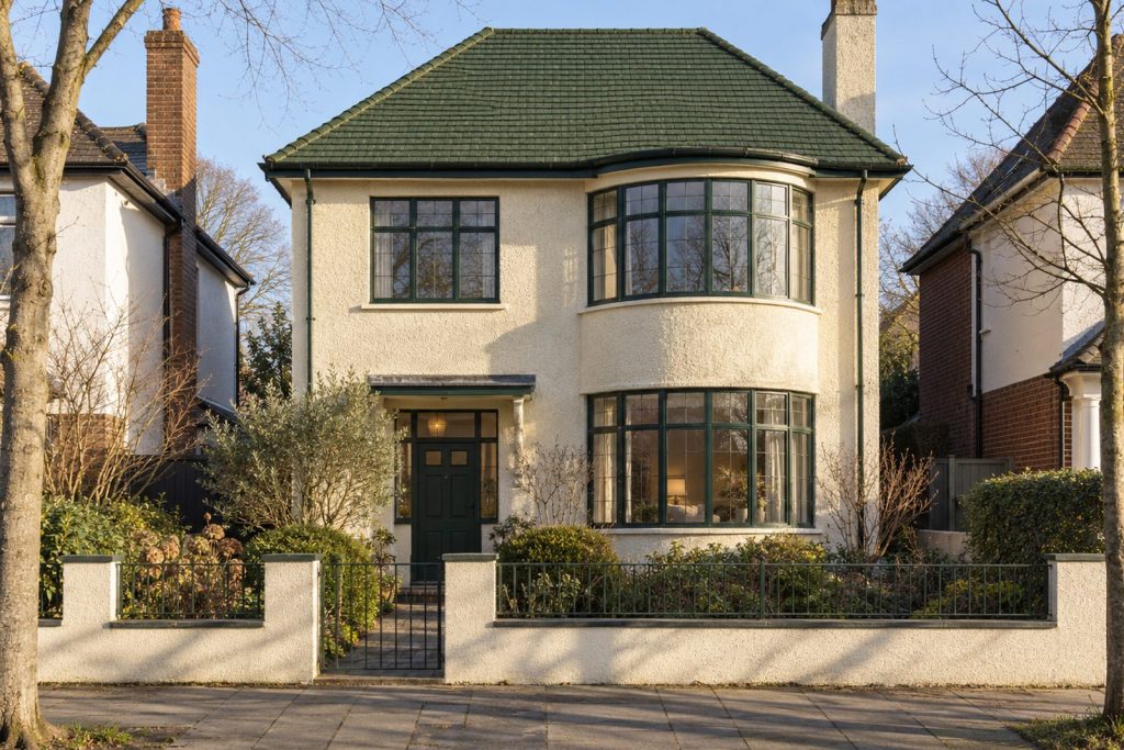 Front exterior, eye-level view of the front elevation - 6-bedroom detached house in Putney