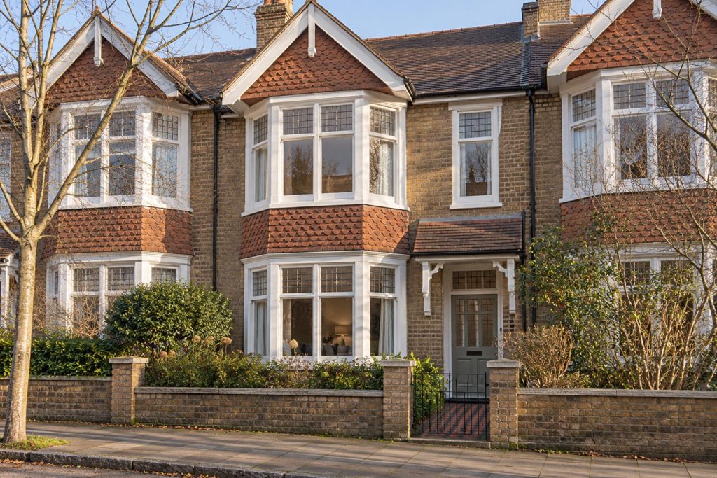 Front exterior, eye-level view of the front elevation - 4-bedroom terraced house in Brixton