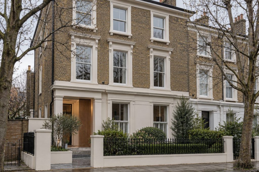 Front exterior, eye-level view of the building and its entrance - 3-bedroom flat in Wandsworth