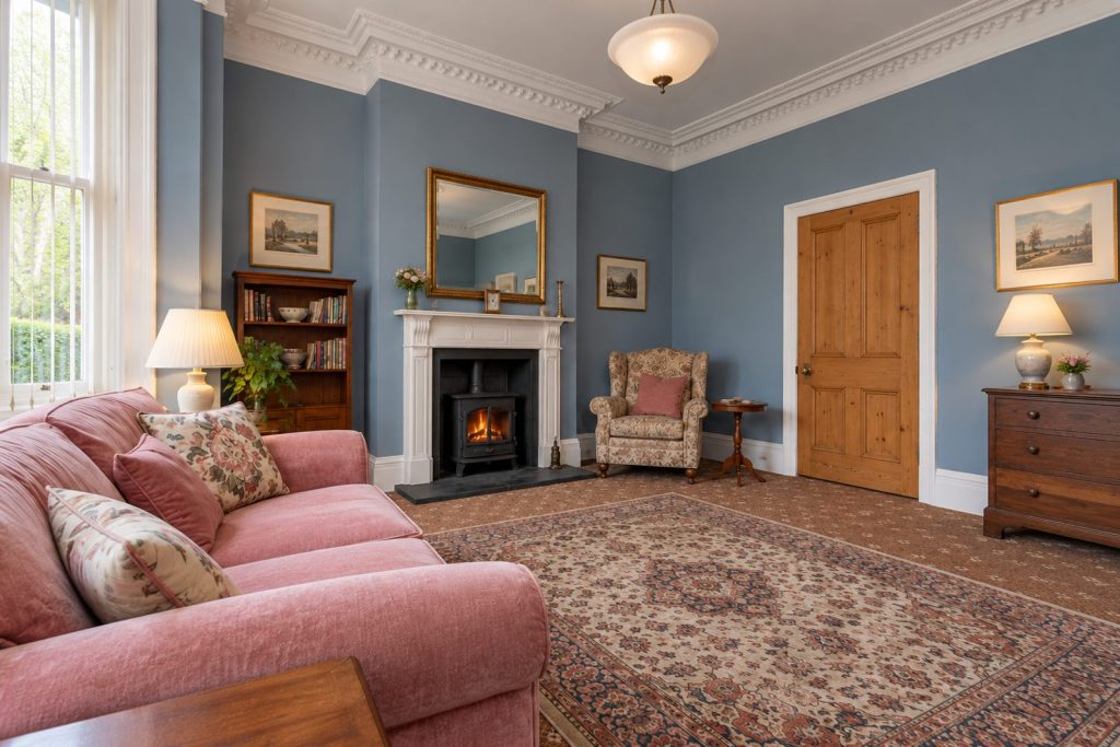 Sitting room, view from the opposite corner - 3-bedroom terraced house in Earlsfield