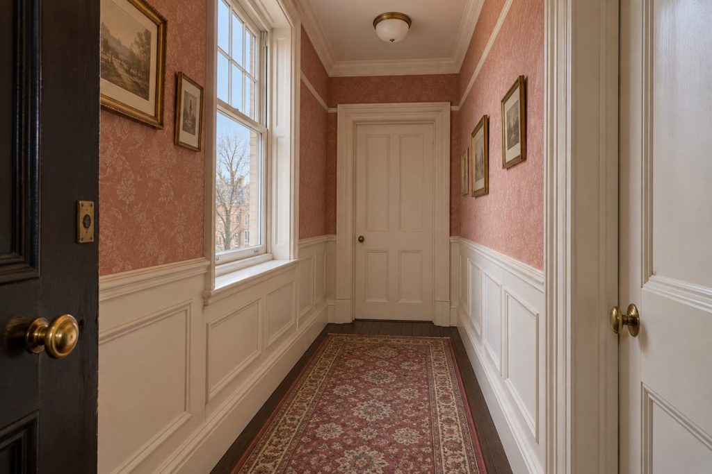 Entrance hall, wide view from the doorway - 3-bedroom flat in Brixton
