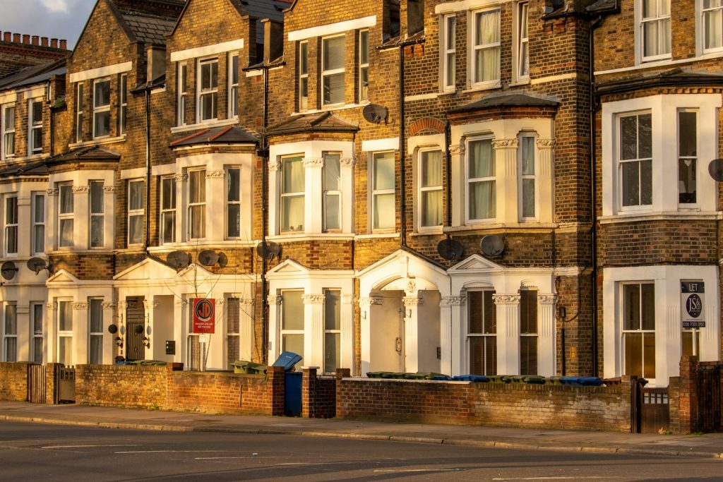 Bay-windowed Edwardian terrace in brick and white render
